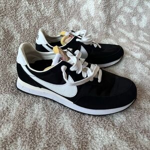 Nike shoes boys size 6 but I’m women’s 8 and they fit